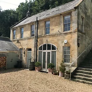 Berkeley Coach House, Near Holiday home